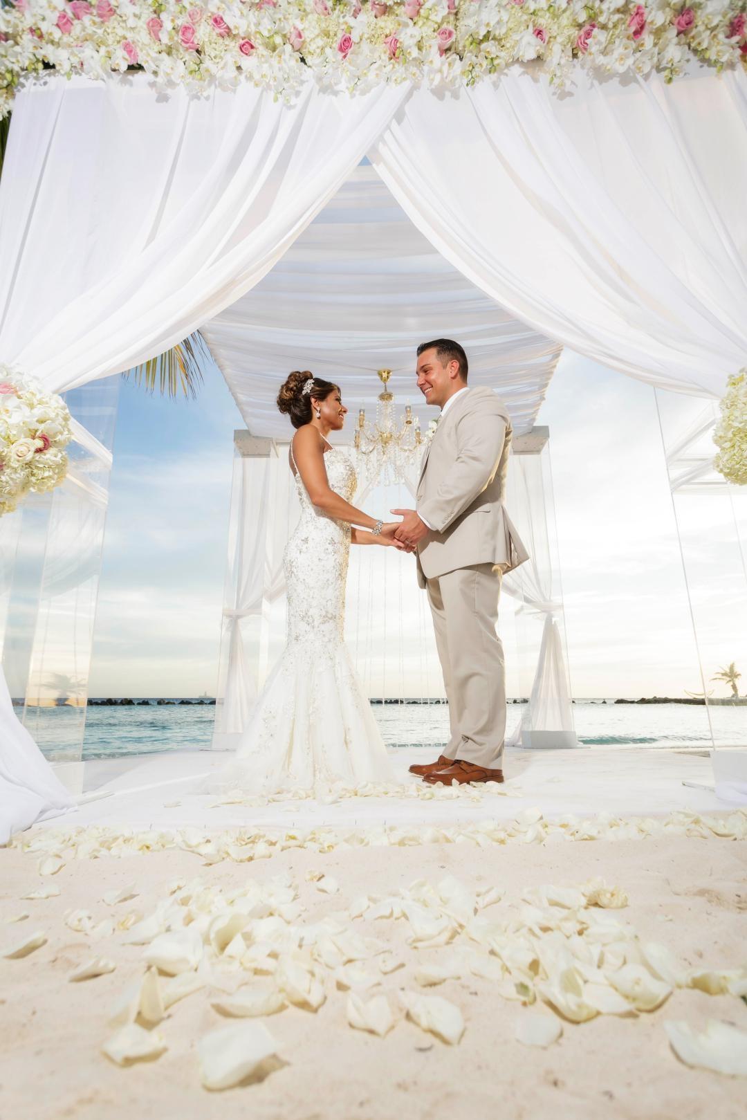 carousel-hero-element image-13